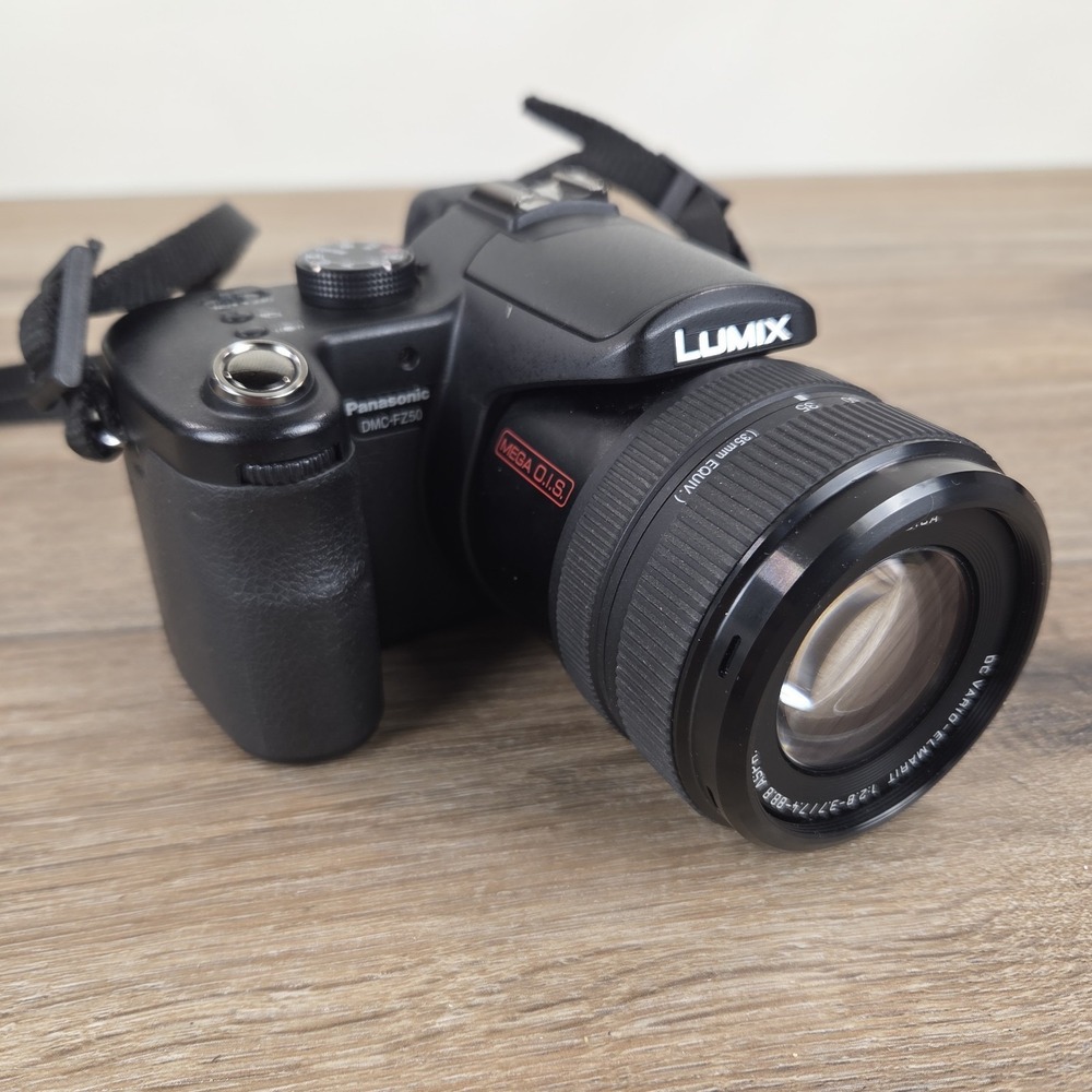 Panasonic LUMIX DMC-FZ50 10.1MP Digital Camera Black w/ Charger & 2 Batteries - Picture 5 of 16